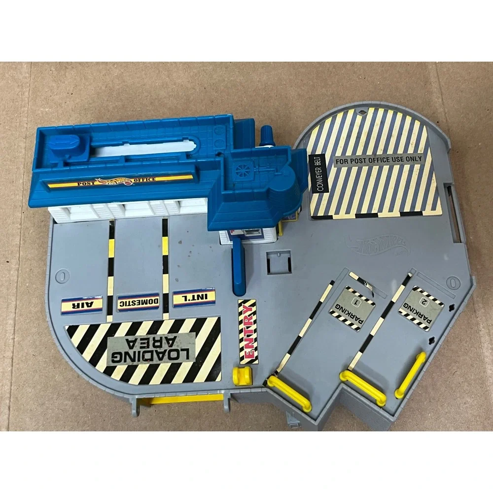 Vintage 1998 Hot Wheels Post Office Playset Mattel City Building Loading Area